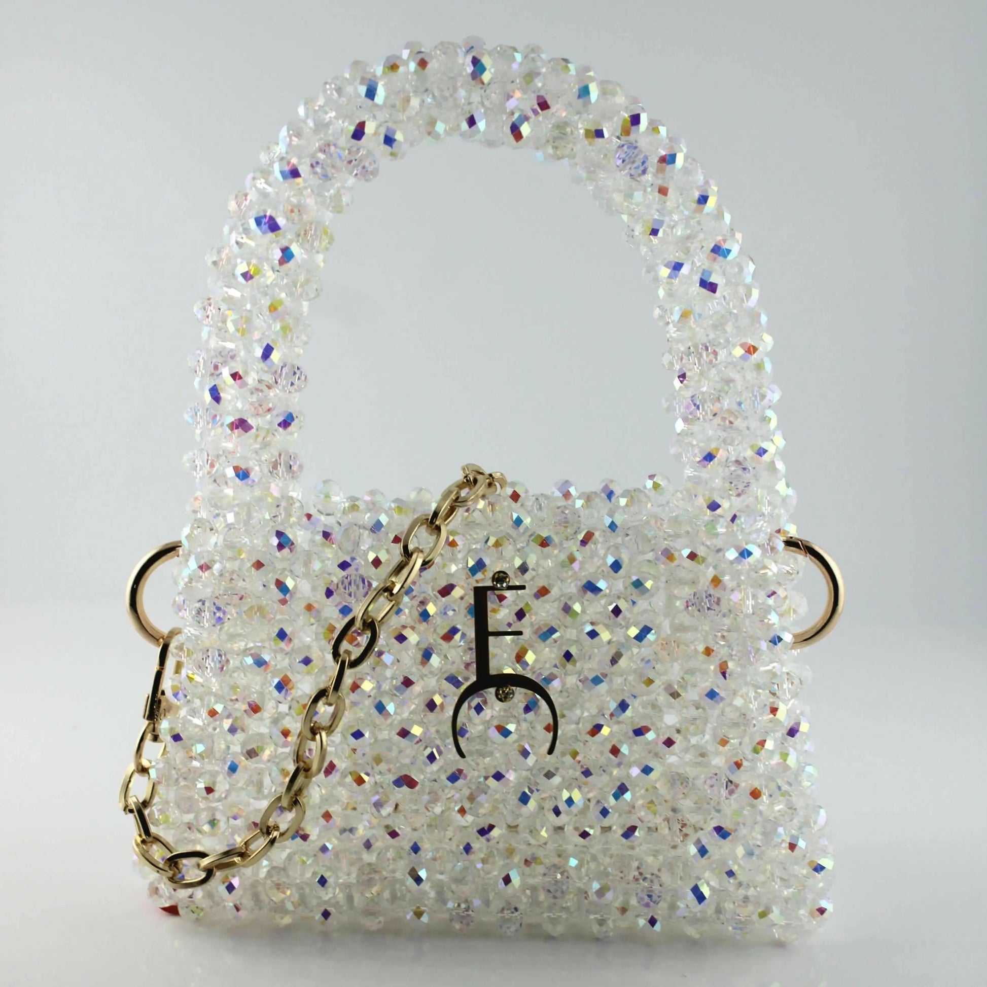 Mini sac en perles cristal blanc avec chaîne dorée